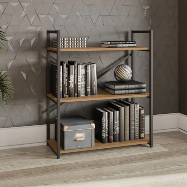 Estante baixa de estilo industrial é ideal para compor qualquer ambiente, seja ele uma sala de estar, escritório, home office ou dormitório.
