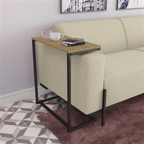 Tomar um chá ou usar o computador no sofá ficou mais prático com esta mesa de apoio de linha industrial. Sua estrutura é metálica, pintada com tinta epóxi, super-resistente a umidade, deixando-a ainda mais durável e fácil de limpar. Já seu tampo tem uma pintura com sete camadas, garantindo maior durabilidade e beleza ao seu móvel. Ela também é super fácil de montar. E quando você não estiver utilizando, ela ainda se torna uma mesa lateral para sofá, como um item moderno e versátil em seu ambiente.