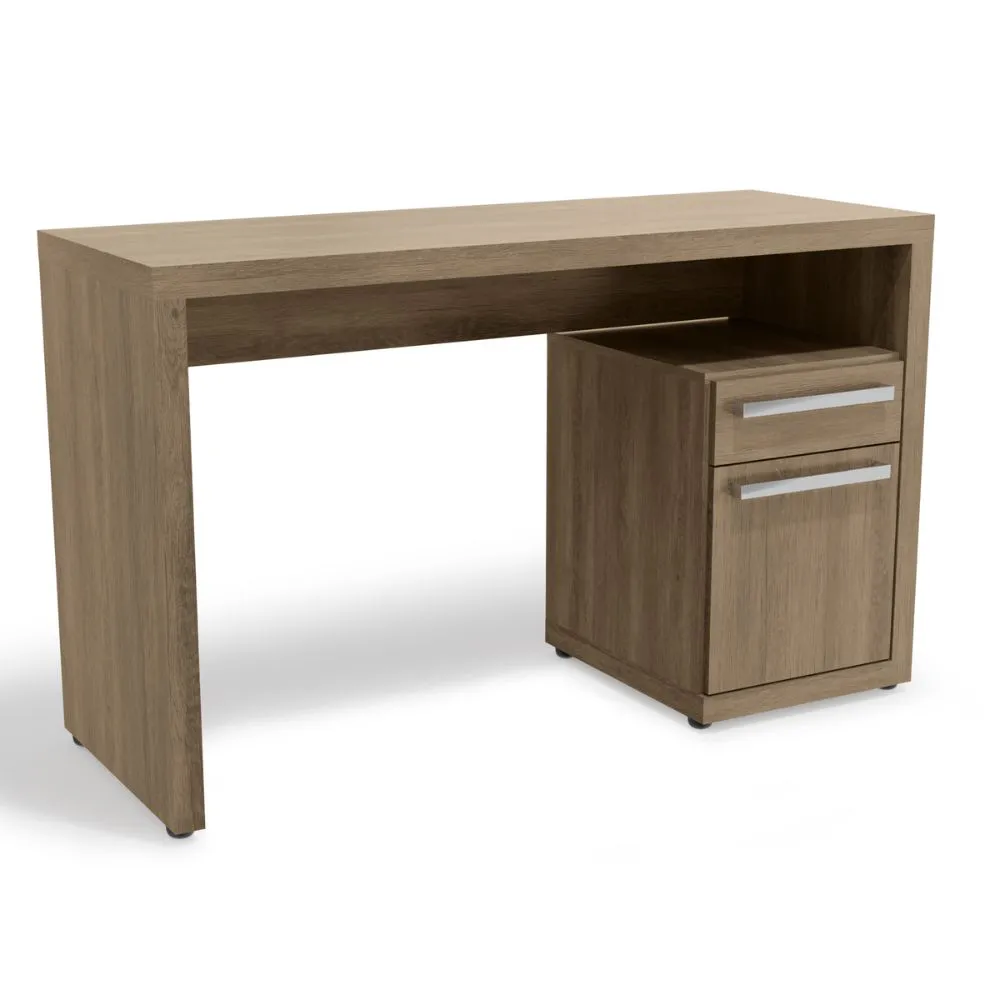 Praticidade e conforto você encontra na escrivaninha S970. Um produto de excelente qualidade, que possui um espaço lateral com uma gaveta com corrediças metálicas e uma porta para guardar os objetos necessários para facilitar seu estudo ou trabalho. Seu acabamento é na cor nogal.