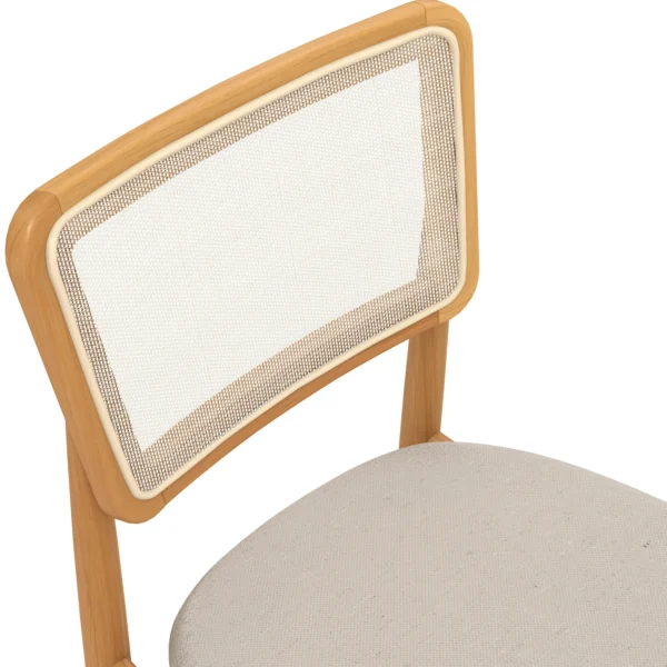 A cadeira Stela é a escolha certa! Com um estilo único e muito moderno, ela é produzida em estrutura resistente, de madeira de eucalipto, garantindo mais durabilidade. Entregue montada, ela suporta até 120 kg, além de combinar com todas as ocasiões, e com medidas de 88 cm de altura, sendo 50 cm a altura do assento, 45,5 cm de largura e 53 cm de profundidade, para ainda mais comodidade, o assento possui um design curvo, acomodando perfeitamente à mesa, e sendo estofado com tecido linho caqui, garante um toque suave e gostoso para uma sala de jantar ainda mais completa. Os destaques ficam para a telinha bege no encosto da cadeira, que além de trazer modernidade, torna a peça ainda mais diferenciada. Os pés, torneados palitos, aliados ao assento flutuante, são outro diferencial que chama atenção na peça e transformam seu espaço e momentos, garantindo ainda mais beleza e sofisticação.