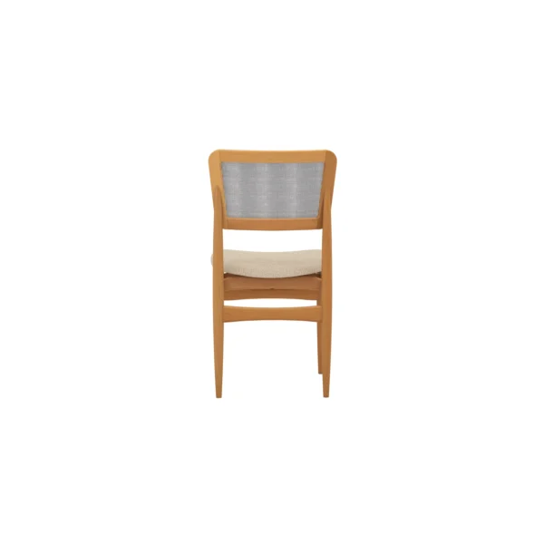 A cadeira Stela é a escolha certa! Com um estilo único e muito moderno, ela é produzida em estrutura resistente, de madeira de eucalipto, garantindo mais durabilidade. Entregue montada, ela suporta até 120 kg, além de combinar com todas as ocasiões, e com medidas de 88 cm de altura, sendo 50 cm a altura do assento, 45,5 cm de largura e 53 cm de profundidade, para ainda mais comodidade, o assento possui um design curvo, acomodando perfeitamente à mesa, e sendo estofado com tecido linho mesclado areia, garante um toque suave e gostoso para uma sala de jantar ainda mais completa. Os destaques ficam para a telinha cor chumbo no encosto da cadeira, que além de trazer modernidade, torna a peça ainda mais diferenciada. Os pés, torneados palitos, aliados ao assento flutuante, são outro diferencial que chama atenção na peça e transformam seu espaço e momentos, garantindo ainda mais beleza e sofisticação.