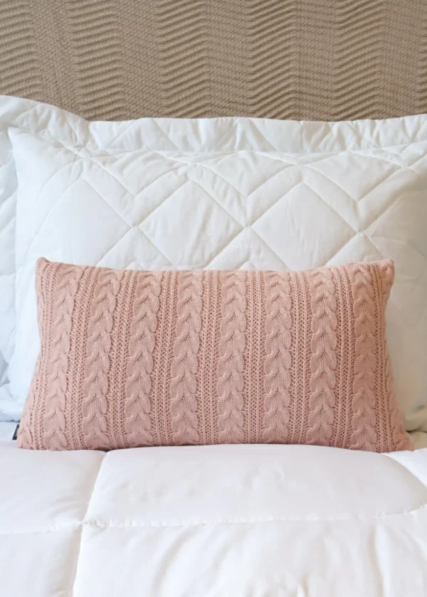 Almofada em tricot para deixar o ambiente mais aconchegante e sofisticado.