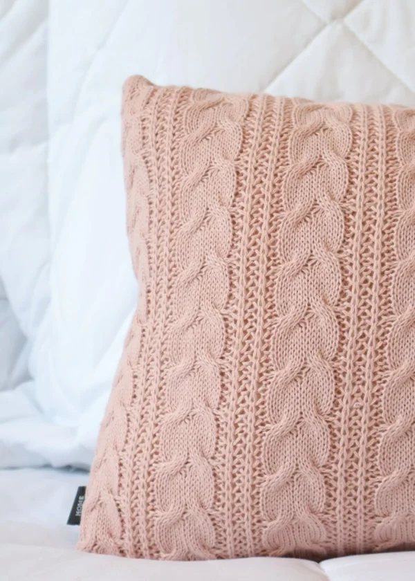 Almofada em tricot para deixar o ambiente mais aconchegante e sofisticado.