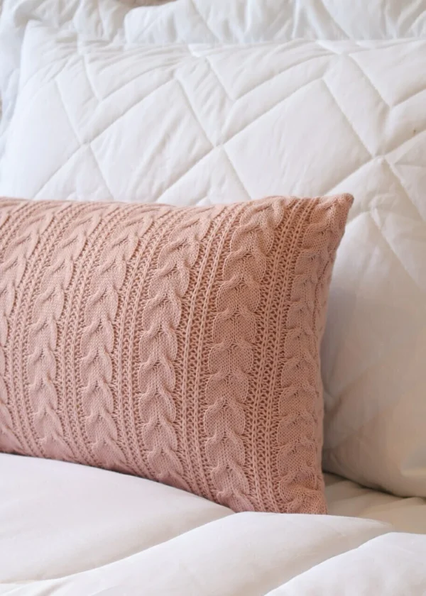 Almofada em tricot para deixar o ambiente mais aconchegante e sofisticado.