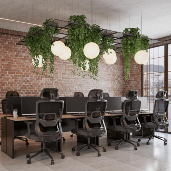 A cadeira Chelsea Presidente, certificada pela NR17, é ideal para trabalhar com conforto no escritório ou em casa. Totalmente ajustável, com braços, assento e encosto reguláveis, ela adapta-se às necessidades do usuário. Seu assento em espuma injetada proporciona conforto juntamente ao encosto em tela com lombada ergonômica, que previne dores nas costas.