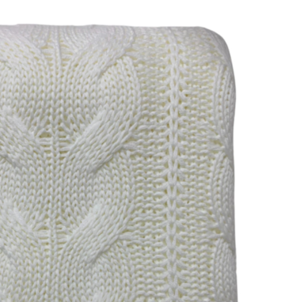 Manta peseira para cama de casal, cama queen, cama king e também funciona muito bem para sofás grandes, manta em tricot branco milk modelo trança e com design exclusivo, peça incrível para deixar o seu ambiente estiloso e super aconchegante no inverno. O material é feito em tricot de alta qualidade, a manta é suave ao toque e muito agradável, e para garantir a durabilidade da sua manta, siga as instruções de lavagem que acompanham o produto.