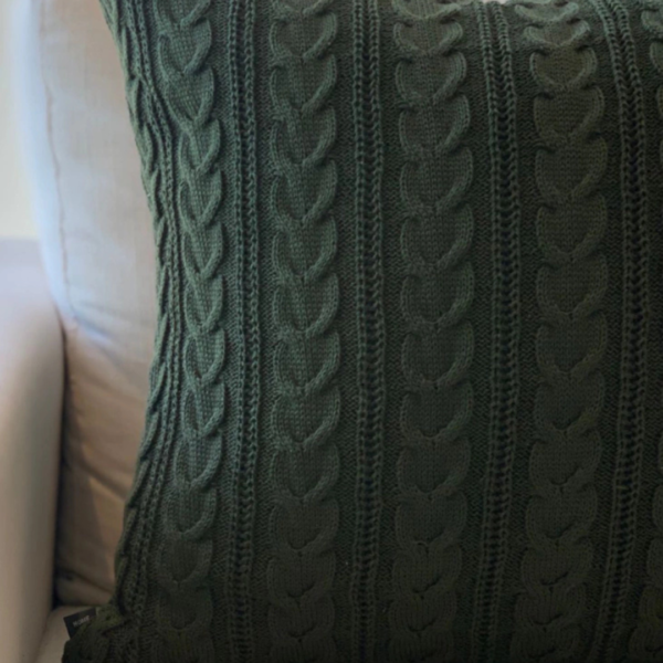 Almofada em tricot para deixar o ambiente mais aconchegante e sofisticado.