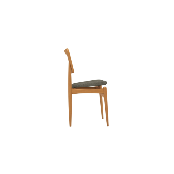 A cadeira Stela é a escolha certa! Com um estilo único e muito moderno, ela é produzida em estrutura resistente, de madeira de eucalipto, garantindo mais durabilidade. Entregue montada, ela suporta até 120 kg, além de combinar com todas as ocasiões, e com medidas de 88 cm de altura, sendo 50 cm a altura do assento, 45,5 cm de largura e 53 cm de profundidade, para ainda mais comodidade, o assento possui um design curvo, acomodando perfeitamente à mesa, e sendo estofado com tecido linho mesclado chumbo, garante um toque suave e gostoso para uma sala de jantar ainda mais completa. Os destaques ficam para a telinha cor chumbo no encosto da cadeira, que além de trazer modernidade, torna a peça ainda mais diferenciada. Os pés, torneados palitos, aliados ao assento flutuante, são outro diferencial que chama atenção na peça e transformam seu espaço e momentos, garantindo ainda mais beleza e sofisticação.