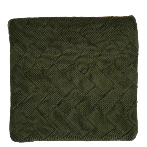 Manta peseira para cama de casal, cama queen, cama king e funciona muito bem para sofás grandes, manta em tricot verde musgo modelo geométrico e com design exclusivo, peça incrível para deixar o seu ambiente estiloso, com personalidade, super aconchegante e muito sofisticado. O material é feito em tricot de alta qualidade, a manta é suave ao toque e muito agradável, e para garantir a durabilidade da sua manta, siga as instruções de lavagem que acompanham o produto.