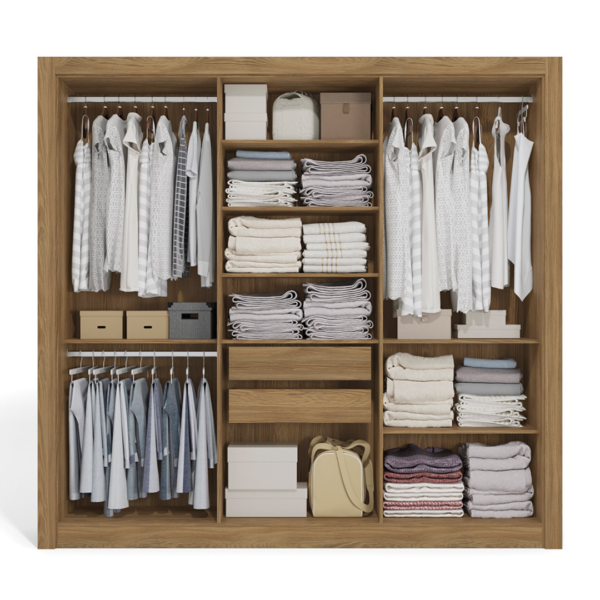 Esse é o modelo de guarda-roupa perfeito para quem quer versatilidade, divisão de espaço e design atual no quarto. Ele é ideal para quarto de solteiro e para quarto de casal, a caixaria possui pintura touch, contando com a textura dos veios da madeira, enquanto as portas possuem acabamento fosco. Uma combinação moderna que deixará seu espaço mais bonito e perfeito. Os puxadores em madeira e a moldura em torno do guarda-roupa deixam ele mais bonito. Ele divide bem o espaço, com nichos de tamanhos diferentes para guardar calçados e roupas nas prateleiras. Os cabideiros são de metal e têm um suporte interno para guardar roupas maiores, como jaquetas e vestidos. Com duas gavetas com corrediças metálicas, você pode guardar roupas pequenas.