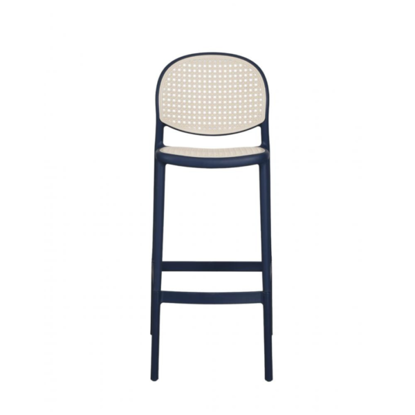 A banqueta Positano é super elegante, ideal para acompanhar bancadas de bares ou cafés! Seu encosto e assento possuem a textura de Rattan, porém por ser toda em polipropileno, ela possui uma resistência ainda maior. Seu estilo moderno e elegante faz com que ela se adéque a ambientes internos e externos.