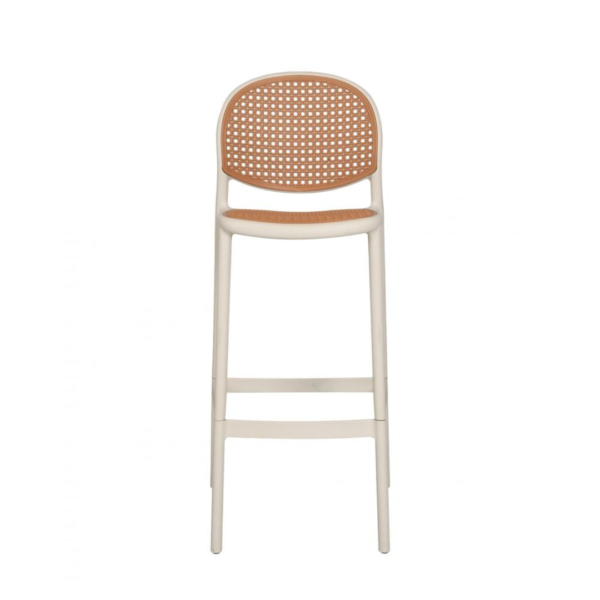 A banqueta Positano é super elegante, ideal para acompanhar bancadas de bares ou cafés! Seu encosto e assento possuem a textura de Rattan, porém por ser toda em polipropileno, ela possui uma resistência ainda maior. Seu estilo moderno e elegante faz com que ela se adéque a ambientes internos e externos.