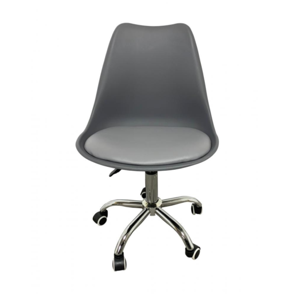 A cadeira Chicago é uma elegante combinação de couro ecológico, polipropileno e aço cromado. Sua estética minimalista e delicada a torna perfeita para diversos ambientes, como quartos, consultórios e home offices. Complemente seu espaço com estilo e funcionalidade através dessa cadeira.