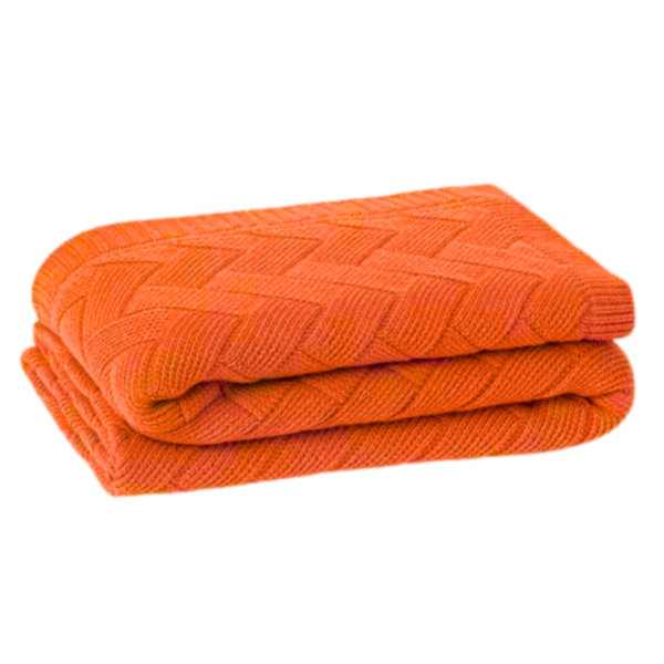 Manta peseira para cama de casal, cama queen, cama king e funciona muito bem para sofás grandes, manta em tricot laranja modelo geométrico e com design exclusivo, peça incrível para deixar o seu ambiente estiloso, com personalidade, super aconchegante e muito sofisticado. O material é feito em tricot de alta qualidade de cor laranja que trás vida ao seu ambiente, a manta é suave ao toque e muito agradável, e para garantir a durabilidade da sua manta, siga as instruções de lavagem que acompanham o produto.