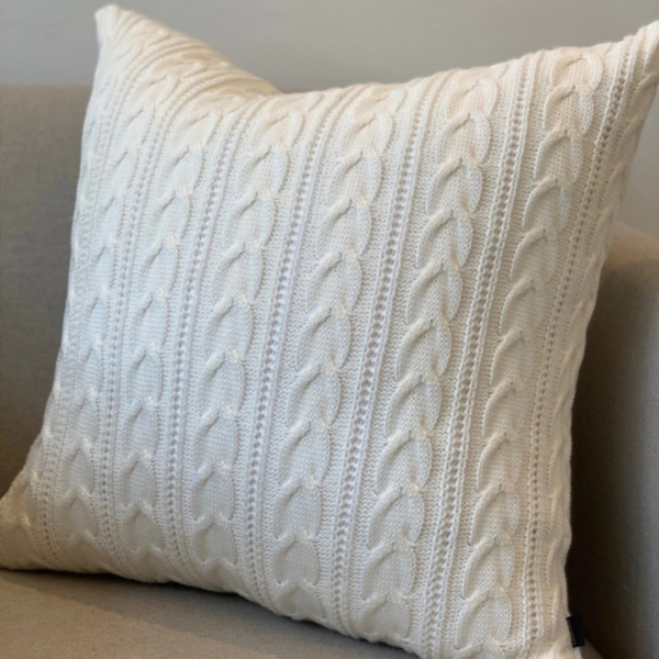 Almofada em tricot para deixar o ambiente mais aconchegante e sofisticado.