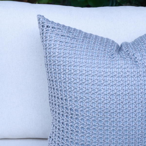 Almofada em tricot para deixar o ambiente mais aconchegante e sofisticado.