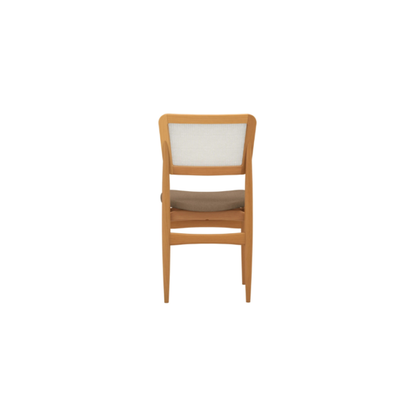 A cadeira Stela é a escolha certa! Com um estilo único e muito moderno, ela é produzida em estrutura resistente, de madeira de eucalipto, garantindo mais durabilidade. Entregue montada, ela suporta até 120 kg, além de combinar com todas as ocasiões, e com medidas de 88 cm de altura, sendo 50 cm a altura do assento, 45,5 cm de largura e 53 cm de profundidade, para ainda mais comodidade, o assento possui um design curvo, acomodando perfeitamente à mesa, e sendo estofado com tecido corino cappuccino, garante um toque suave e gostoso para uma sala de jantar ainda mais completa. Os destaques ficam para a telinha bege no encosto da cadeira, que além de trazer modernidade, torna a peça ainda mais diferenciada. Os pés, torneados palitos, aliados ao assento flutuante, são outro diferencial que chama atenção na peça e transformam seu espaço e momentos, garantindo ainda mais beleza e sofisticação.