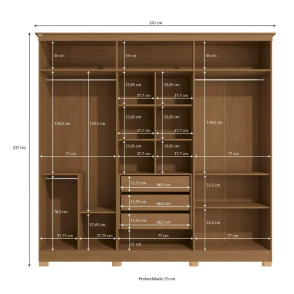 O guarda-roupa de casal com 6 portas, 3 gavetas internas traz um bom espaço interno com 02 cabideiros sendo uma parte para roupas longas, 01 calceiro, 01 nicho para sapatos na parte inferior do guarda-roupa, 03 maleiros e 10 nichos para roupas dobradas ou caixas organizadoras. O guarda-roupa é produzido em MDF na escala de brilho fosco, com revestimento e acabamento em pintura touch. Um diferencial no modelo deste guarda-roupa fica para o puxador em cava meia porta, que traz ainda mais charme e estilo para o seu quarto juntamente com os veios na textura em madeira cor canela.