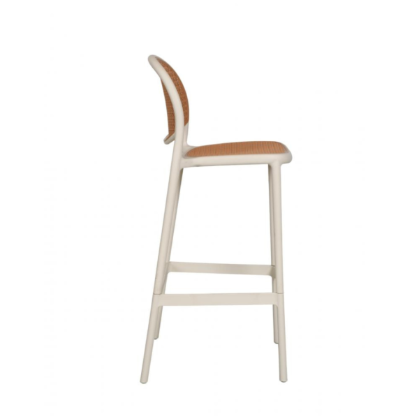 A banqueta Positano é super elegante, ideal para acompanhar bancadas de bares ou cafés! Seu encosto e assento possuem a textura de Rattan, porém por ser toda em polipropileno, ela possui uma resistência ainda maior. Seu estilo moderno e elegante faz com que ela se adéque a ambientes internos e externos.