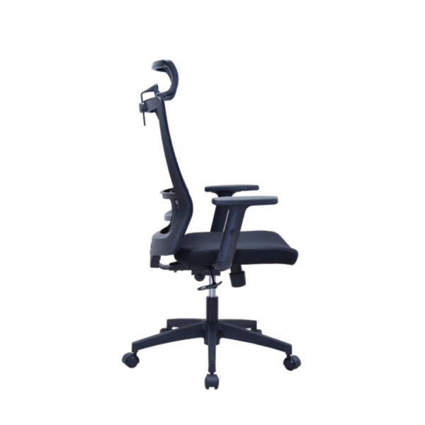A cadeira Brooklyn por ser ergonômica ela é ideal para trabalhar! Ela é totalmente ajustável, seus braços, assento, encosto e apoio de cabeça. Isso fará a cadeira se adaptar a pessoa que está usando. Seu assento em espuma injetada é muito confortável também, e seu encosto em tela com apoio de lombar, evitarão suas dores nas costas.