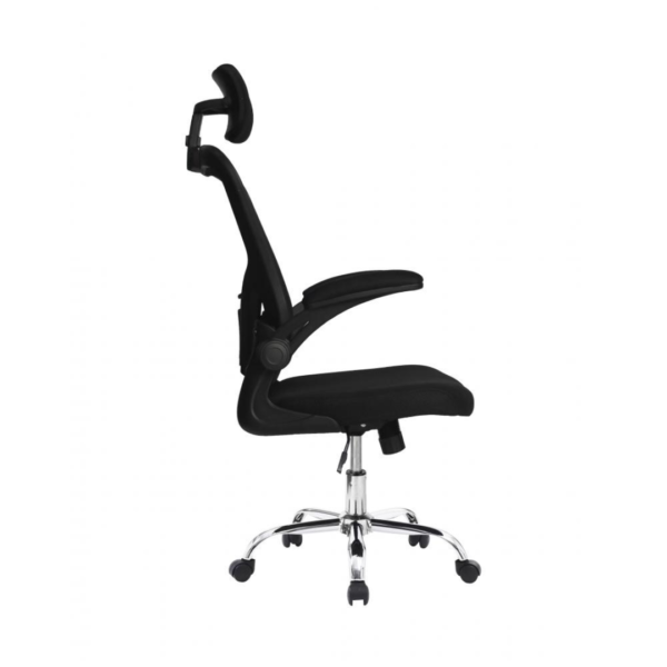 A cadeira Detroit é uma escolha ideal para o ambiente de trabalho! Com seu assento em espuma, base cromada e estrutura em polipropileno, ela oferece o conforto perfeito. Além disso, seus braços retráteis são ideais para espaços compactos, pois facilitam a acomodação da cadeira quando não está em uso. Ela ainda conta com um apoio de cabeça para maior comodidade.