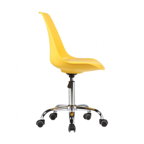 A cadeira Chicago é uma elegante combinação de couro ecológico, polipropileno e aço cromado. Sua estética minimalista e delicada a torna perfeita para diversos ambientes, como quartos, consultórios e home offices. Complemente seu espaço com estilo e funcionalidade através dessa cadeira.