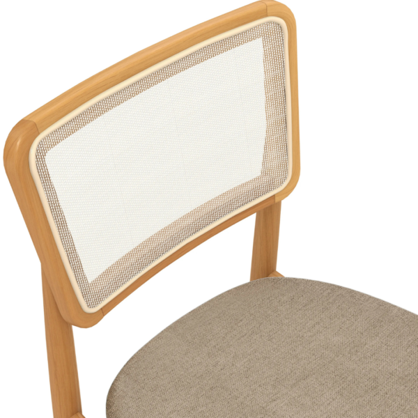 A cadeira Stela é a escolha certa! Com um estilo único e muito moderno, ela é produzida em estrutura resistente, de madeira de eucalipto, garantindo mais durabilidade. Entregue montada, ela suporta até 120 kg, além de combinar com todas as ocasiões, e com medidas de 88 cm de altura, sendo 50 cm a altura do assento, 45,5 cm de largura e 53 cm de profundidade, para ainda mais comodidade, o assento possui um design curvo, acomodando perfeitamente à mesa, e sendo estofado com tecido linho fendi, garante um toque suave e gostoso para uma sala de jantar ainda mais completa. Os destaques ficam para a telinha bege no encosto da cadeira, que além de trazer modernidade, torna a peça ainda mais diferenciada. Os pés, torneados palitos, aliados ao assento flutuante, são outro diferencial que chama atenção na peça e transformam seu espaço e momentos, garantindo ainda mais beleza e sofisticação.