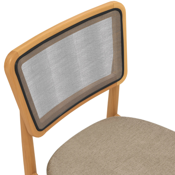 A cadeira Stela é a escolha certa! Com um estilo único e muito moderno, ela é produzida em estrutura resistente, de madeira de eucalipto, garantindo mais durabilidade. Entregue montada, ela suporta até 120 kg, além de combinar com todas as ocasiões, e com medidas de 88 cm de altura, sendo 50 cm a altura do assento, 45,5 cm de largura e 53 cm de profundidade, para ainda mais comodidade, o assento possui um design curvo, acomodando perfeitamente à mesa, e sendo estofado com tecido linho fendi, garante um toque suave e gostoso para uma sala de jantar ainda mais completa. Os destaques ficam para a telinha cor chumbo no encosto da cadeira, que além de trazer modernidade, torna a peça ainda mais diferenciada. Os pés, torneados palitos, aliados ao assento flutuante, são outro diferencial que chama atenção na peça e transformam seu espaço e momentos, garantindo ainda mais beleza e sofisticação.