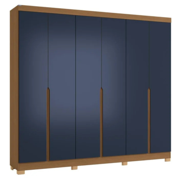 O guarda-roupa de casal com 6 portas, 4 gavetas internas traz um bom espaço interno com 02 cabideiros, 02 nichos para sapatos na parte inferior do guarda-roupa, 03 maleiros e 04 nichos para roupas dobradas ou caixas organizadoras. O guarda-roupa é produzido em MDF na escala de brilho fosco, com revestimento e acabamento em pintura touch. Um diferencial no modelo deste guarda-roupa fica para o puxador em cava meia porta, que traz ainda mais charme e estilo para o seu quarto juntamente com os veios na textura em madeira cor canela e azul profundo trazendo um belo contraste a este mobiliário.