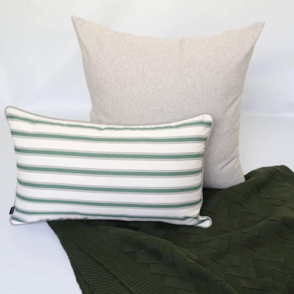 Manta peseira para cama de casal, cama queen, cama king e funciona muito bem para sofás grandes, manta em tricot verde musgo modelo geométrico e com design exclusivo, peça incrível para deixar o seu ambiente estiloso, com personalidade, super aconchegante e muito sofisticado. O material é feito em tricot de alta qualidade, a manta é suave ao toque e muito agradável, e para garantir a durabilidade da sua manta, siga as instruções de lavagem que acompanham o produto.