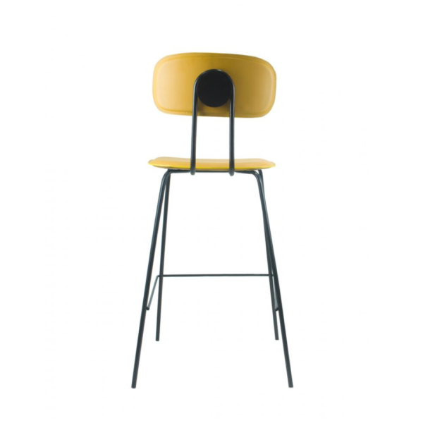 A banqueta New York combina muito com o estilo industrial, seus pés em aço preto fazem com que haja um contraste entre o couro ecológico do assento e encosto. O detalhe que possui na parte das costas, dá todo um charme para a peça. Você que busca um ambiente minimalista também será uma ótima escolha para o seu estilo.