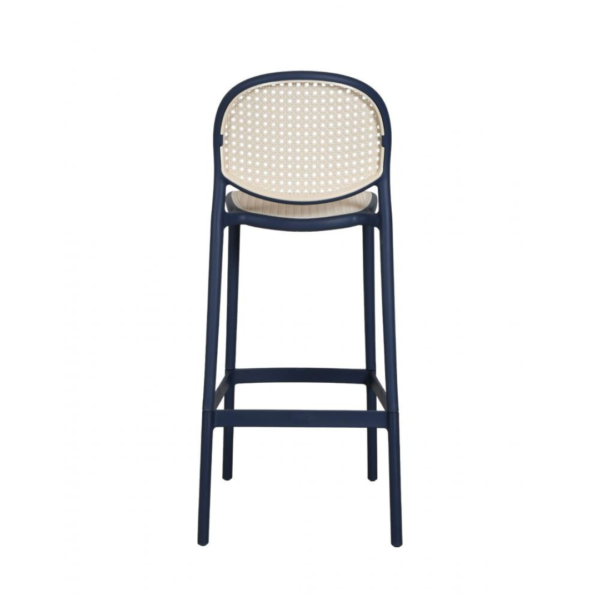 A banqueta Positano é super elegante, ideal para acompanhar bancadas de bares ou cafés! Seu encosto e assento possuem a textura de Rattan, porém por ser toda em polipropileno, ela possui uma resistência ainda maior. Seu estilo moderno e elegante faz com que ela se adéque a ambientes internos e externos.