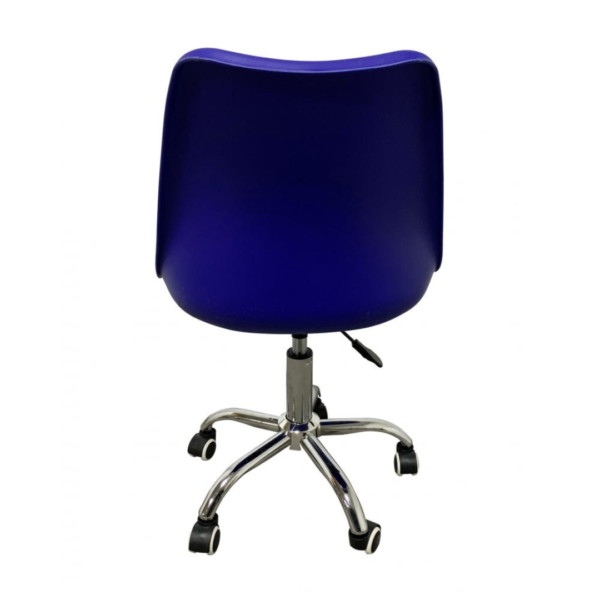 A cadeira Chicago é uma elegante combinação de couro ecológico, polipropileno e aço cromado. Sua estética minimalista e delicada a torna perfeita para diversos ambientes, como quartos, consultórios e home offices. Complemente seu espaço com estilo e funcionalidade através dessa cadeira.