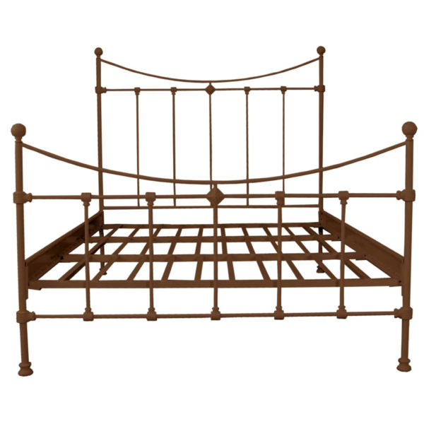 A cama Dom de casal em ferro com pezeira alta de 80 cm não é apenas um móvel, mas uma peça que inspira a elegância e a funcionalidade. Seu design encantador transforma o quarto em um verdadeiro refúgio de tranquilidade, onde cada noite é uma nova experiência de conforto. Ideal para quartos de hóspedes, adolescentes e adultos, esta cama oferece um espaço seguro e confortável para dormir, ler e relaxar. Feita manualmente em ferro de alta qualidade, é extremamente resistente e durável. O tratamento de galvanização à fogo e o acabamento em pintura eletrostática garantem proteção contra ferrugem, permitindo seu uso em qualquer ambiente, inclusive em cidades litorâneas. Além disso, a cama é fácil de montar e praticamente não requer manutenção, proporcionando praticidade e tranquilidade por décadas.
