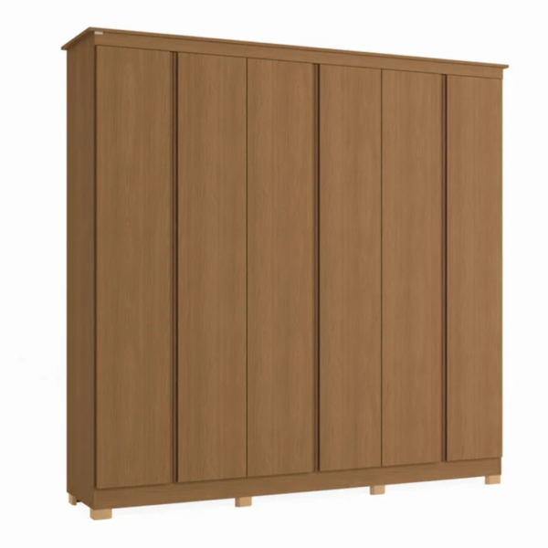 O guarda-roupa de casal com 6 portas, 3 gavetas internas traz um bom espaço interno com 02 cabideiros sendo uma parte para roupas longas, 01 calceiro, 01 nicho para sapatos na parte inferior do guarda-roupa, 03 maleiros e 10 nichos para roupas dobradas ou caixas organizadoras. O guarda-roupa é produzido em MDF na escala de brilho fosco, com revestimento e acabamento em pintura touch. Um diferencial no modelo deste guarda-roupa fica para o puxador em cava meia porta, que traz ainda mais charme e estilo para o seu quarto juntamente com os veios na textura em madeira cor canela.