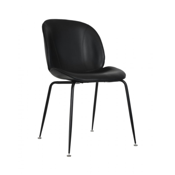 A cadeira Dinamarca apresenta uma silhueta diferenciada, unindo o tradicional ao surpreendente. Ela possui o assento estofado, criando contraste com a base minimalista em aço carbono. Ideal para ambientes modernos e minimalista.