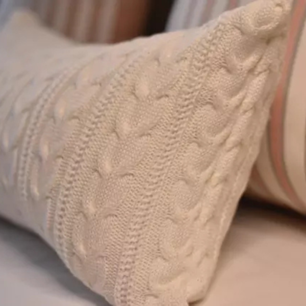 Almofada em tricot para deixar o ambiente mais aconchegante e sofisticado.