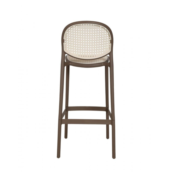 A banqueta Positano é super elegante, ideal para acompanhar bancadas de bares ou cafés! Seu encosto e assento possuem a textura de Rattan, porém por ser toda em polipropileno, ela possui uma resistência ainda maior. Seu estilo moderno e elegante faz com que ela se adéque a ambientes internos e externos.