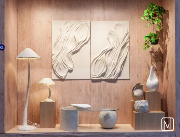 Quadro escultura para parede de resina rústica em tonalidade areia, com desenho e inspiração artística criada e desenvolvida por Andrés Fernandez e fabricado nacionalmente pela Modali Design. Uma sugestão que pode ser utilizada na decoração do seu ambiente, seria utilizar 02 peças iguais invertidas na parede formando um desenho continuo orgânico na decoração da parede do seu ambiente.