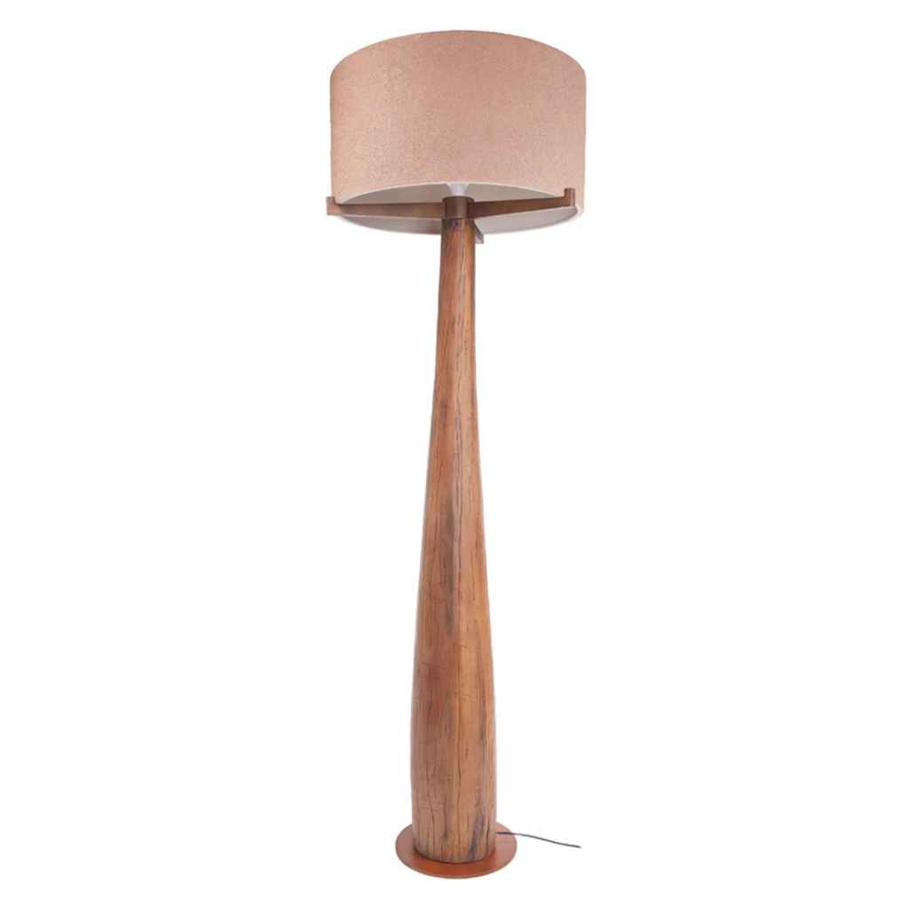 Luminária com estrutura central de madeira e resina que sustenta a cúpula de tecido, na cor bege. Peça de traçados leves e elegante, agrega sofisticação a decoração. Bivolt, possui 01 soquete tipo E27, potência máxima de 60w e não acompanha lâmpada. Desenvolvido e fabricado nacionalmente pela Modali Design.