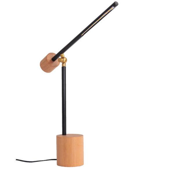 Luminária de mesa feita em madeira e metal com iluminação linear que trás um toque charmoso para esta luminária. Peça de design elegante que agrega um diferencial a decoração. Desenvolvido e fabricado nacionalmente pela Modali Design.