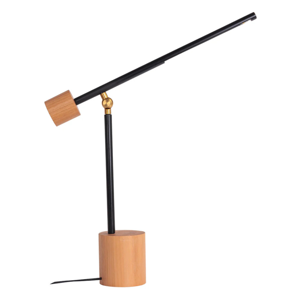 Luminária de mesa feita em madeira e metal com iluminação linear que trás um toque charmoso para esta luminária. Peça de design elegante que agrega um diferencial a decoração. Desenvolvido e fabricado nacionalmente pela Modali Design.