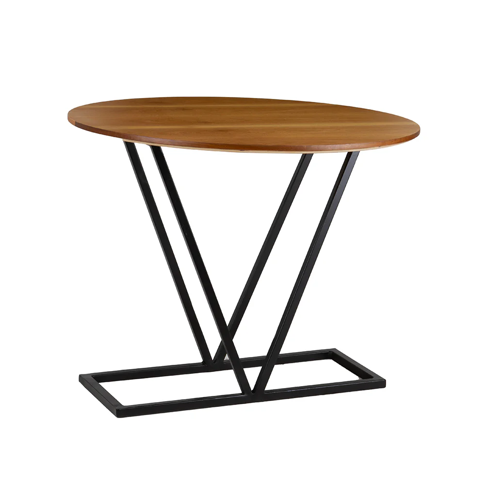 Mesa com tampo feito em madeira e estrutura em metal, na cor preta, os pés em formato de V com uma base retangular. Peça delicada e elegante, agrega um diferencial a decoração, pode ser usada em salas, escritórios e quartos. Desenvolvido e fabricado nacionalmente pela Modali Design.