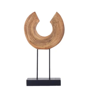 Escultura feita em resina no formato de meia lua com uma abertura ao meio, sustentada por duas hastes de metal sobre uma base também de resina na cor preta. Adorno que reproduz com riqueza de detalhes um pedaço de tronco, pode ser utilizado sobre mesas e aparadores. Desenvolvido e fabricado nacionalmente pela Modali Design.