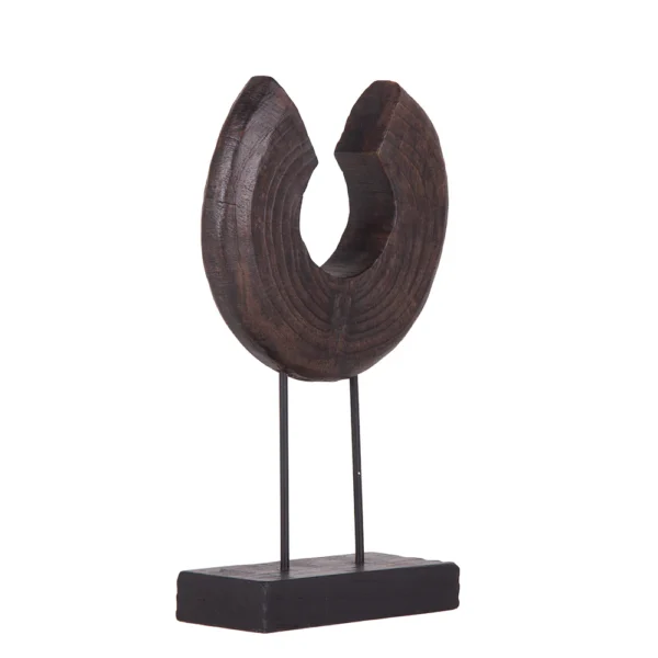 Escultura feita em resina no formato de meia lua com uma abertura ao meio, sustentada por duas hastes de metal sobre uma base também de resina na cor preta. Adorno que reproduz com riqueza de detalhes um pedaço de tronco, pode ser utilizado sobre mesas e aparadores. Desenvolvido e fabricado nacionalmente pela Modali Design.