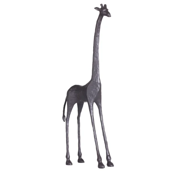 Escultura de resina na forma de uma girafa. Adorno de acabamento rústico criado para ser exposto sobre mesas, aparadores e estantes. Desenvolvido e fabricado nacionalmente pela Modali Design.