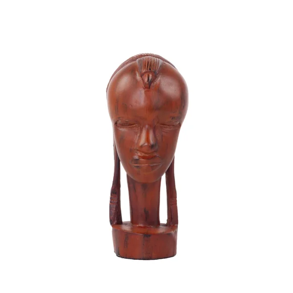 Escultura de resina com desenho artístico de um rosto de uma mulher africana com riqueza de detalhes. Adorno de acabamento liso criado para ser exposto sobre mesas, aparadores, estantes e prateleiras. Desenvolvido e fabricado nacionalmente pela Modali Design.