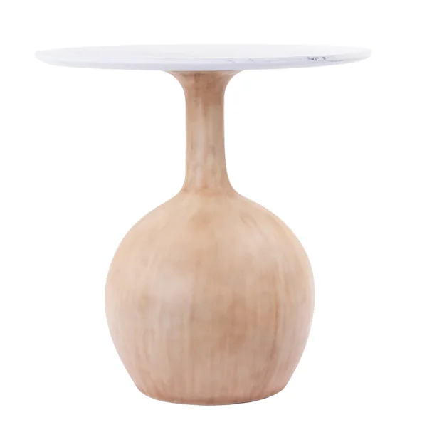 Mesa de apoio com base em madeira e com tampo redondo de resina na cor branco marmorizado. Móvel de design moderno ideal para ser exposta e encaixada ao lado de sofás e poltronas. Desenvolvido e fabricado nacionalmente pela Modali Design.