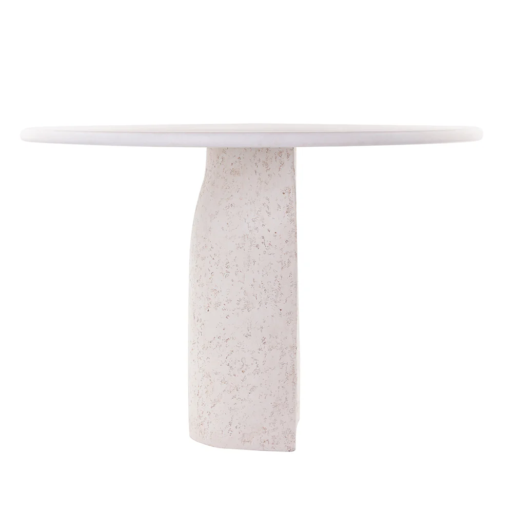 Mesa de jantar com base de madeira e revestida em resina com aspecto rústico e com tampo redondo de resina. Móvel de design moderno que agrega um diferencial a decoração do ambiente. Desenvolvido e fabricado nacionalmente pela Modali Design.