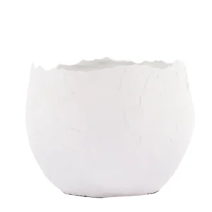 Vaso em resina em tonalidade branca com aspecto rustico. Peça de design moderno com toque sutil, pode ser utilizado com o seu arranjo sobre mesas e estantes. Desenvolvido e fabricado nacionalmente pela Modali Design.